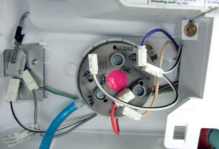 Замена датчика воды в стиральной машине Aresa